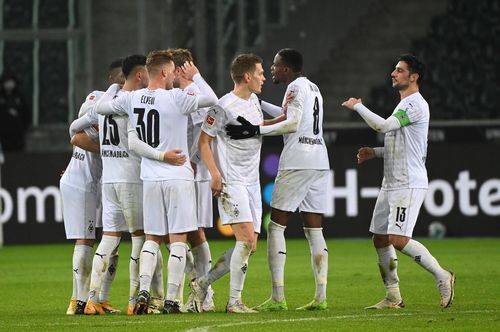 爱游戏体育-包含欧超杯赛程吃紧，门兴格拉德巴赫赛前完成体检，管理层满意，控场能力受关注的词条