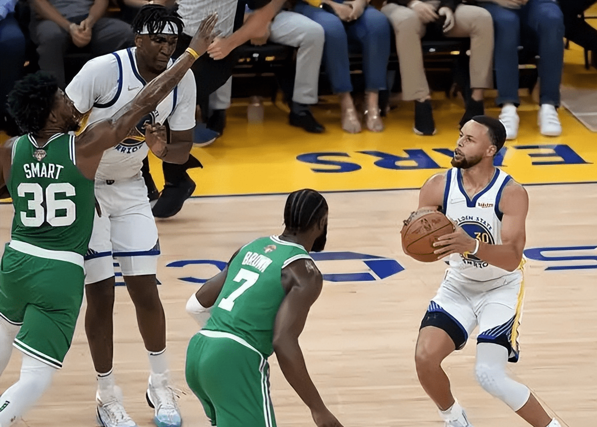 爱游戏下载-新疆广汇训练开放日，清晨完成体检引欢呼，NBA常规赛在即，临场指挥获称赞的简单介绍